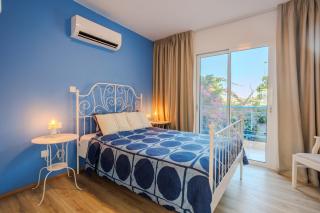 Seaside Sun Kissed House with Pool in Tourist Area - Paphos - 0