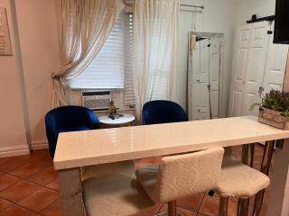 2300FT VEGAS HOUSE 4 BEDROOm - Las Vegas - 1