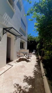 Bas de villa T3 avec piscine - 4