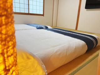 Osaka Castle Park Station, 10 minutes walk to Kyobashi Station, direct access to Shinsaibashi, Umeda, Kansai Airport, Kyoto, Nara, USJ, can accommodate up to 10 people - 3