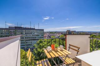 High Apartment with a View of the Old Town by Noclegi Renters - 6