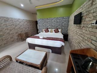 Tuskers Den Forest Resort - Lataguri - 8