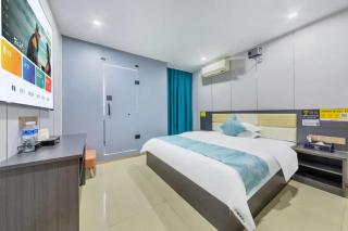 Wanja Hotel is conveniently located near Metro Line 7's Zhongcun Station, Chimelong Tourist Resort, and Dafu Mountain Forest Park - 1