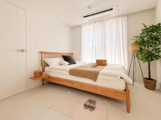 3-Min Walk from Achasan Station, 2-Bedroom Bali Mood Stay with Hinoki Aroma - 1