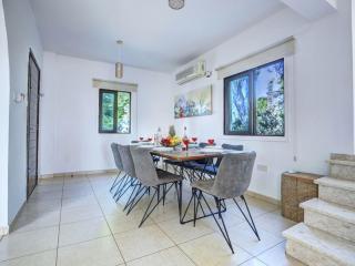 Villa Protaras Paralia, Spacious 4Bdr Central Protaras Villa, Close To Fig Tree Bay Beach - Protaras - 3