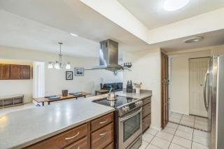 The West Valley Stay - 4