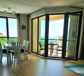 SeaView 2 Bedroom Apartment with Swimming Pool & Pkg - 5