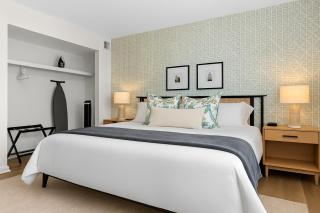 Bright & Spacious Flat Near the Heart of Royal Oak - 9