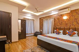 FabHotel 85 The Seven Wonders - Near CNCI hospital biswbangla gate - - 4