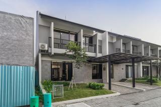 Arumnala with butler and Breakfast at KBP - 2