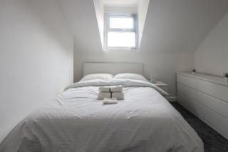 Spacious 4 Bed House - 9