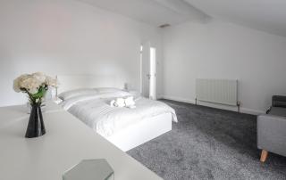 Spacious 4 Bed House - 7