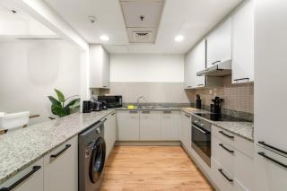 Dubai 1BR City Views, Near Downtown Dining, Culture & Attractions - 8