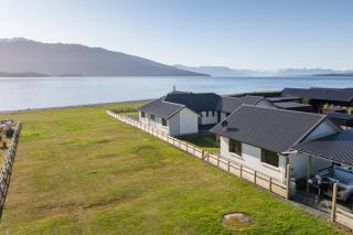 The Tranquil Edge - Te Anau Holiday Home - 6