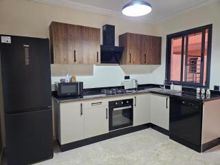 Beautiful 5 bedroom duplex! Pool! - 7