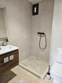 Beautiful 5 bedroom duplex! Pool! - 1