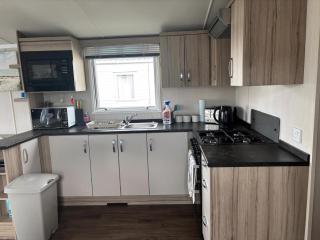 Caravan With Wifi And Side Decking At Seawick Holiday Park, Essex Ref 27429Sw - 1