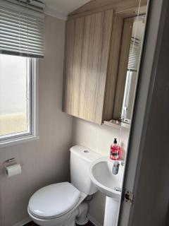 Caravan With Wifi And Side Decking At Seawick Holiday Park, Essex Ref 27429Sw - 4