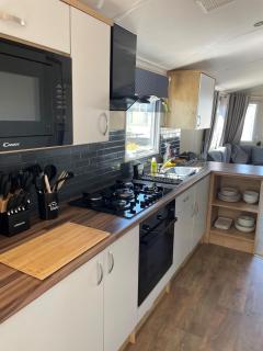Caravan With Decking And Wi-Fi At Seawick Holiday Park In Essex Ref 27231Sw - Clacton-on-Sea - 9