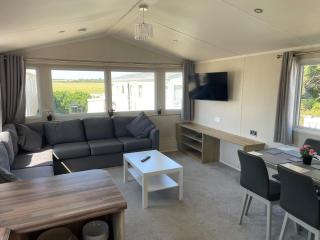 Caravan With Decking And Wi-Fi At Seawick Holiday Park In Essex Ref 27231Sw - 6