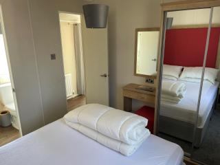 Caravan With Decking And Wi-Fi At Seawick Holiday Park In Essex Ref 27231Sw - 3