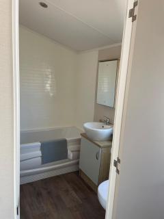 Caravan With Decking And Wi-Fi At Seawick Holiday Park In Essex Ref 27231Sw - 2