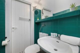 Charming Apartment with Mezzanine near Old Town in Cracow by Noclegi Renters - 6