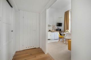 Charming Apartment with Mezzanine near Old Town in Cracow by Noclegi Renters - 1