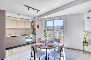 Cozy Apartment Heart of St Julians Sleeps 5 - 8