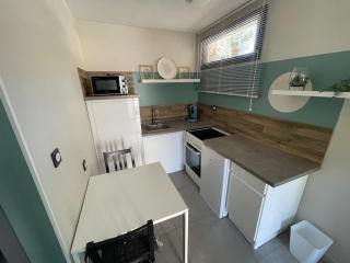 Equipped Studio, 2 hours per day acces to a private swinmming pool - 9