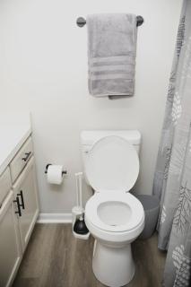 Country Club's Cozy 2-bedroom! - 2
