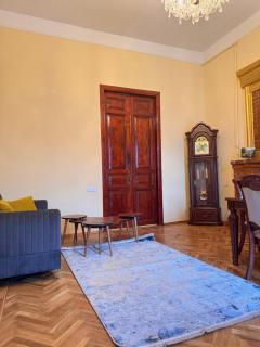 Nizami street Museum house by BakuPrimeApart - Baku - 9