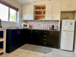 Stellenberg Lodge - Self Catering - Durbanville - 9