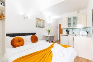 Kensington Luxury Suites - 9