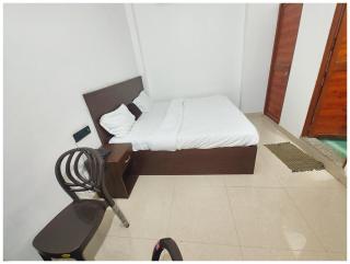 AYODHYA HOTEL HARIDYAM MADHURAM Near Ram Mandir & Hanuman Gadhi #Fully Air-Conditioning with Wi-Fi ,Parking & Spacious Room - Ayodhya - 2