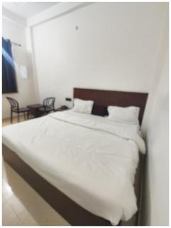 AYODHYA HOTEL HARIDYAM MADHURAM Near Ram Mandir & Hanuman Gadhi #Fully Air-Conditioning with Wi-Fi ,Parking & Spacious Room - Ayodhya - 7