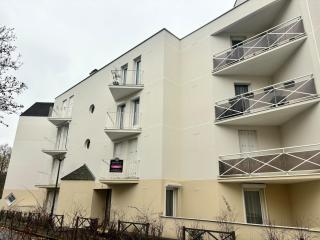 Spacious renovated apartment near Paris metro 11 - 1