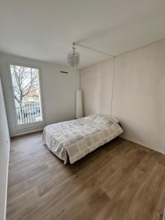 Spacious renovated apartment near Paris metro 11 - 3