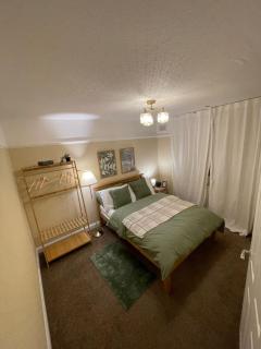 3 Bed House with Home Office Garden and Free Parking - Nottingham - 2