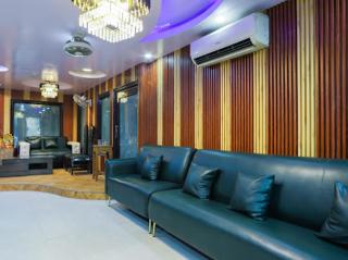 Anand 2 min walk from karolbagh matro - New Delhi - 5