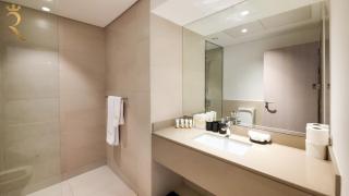 Modern 1BR at Waters Edge Balcony Views and Cozy Dining - Abu Dhabi - 1