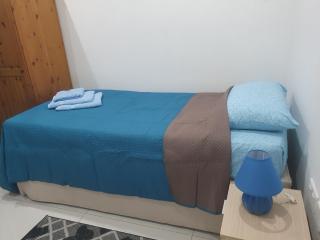 Modern, stylish & comfortable 3 bedroom apartment with jacuzzi and private yard with barbeque - 7
