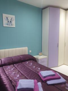 Modern, stylish & comfortable 3 bedroom apartment with jacuzzi and private yard with barbeque - 8