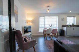 Lat-Minute l Quick Deals l Premium 2 Bedrooms Apartment l Sleeps Up to 4 l Free Parking l City Center l WeStayBelfast - 2