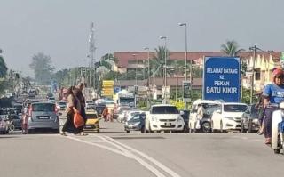 Roomstay "Ghumah Uwan" bilik kayu - 5