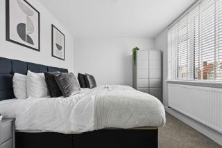 NEW! Sleek & Spacious House by Clarendon Stays, Driveway Parking, WiFi, Smart TV - Allesley - 4