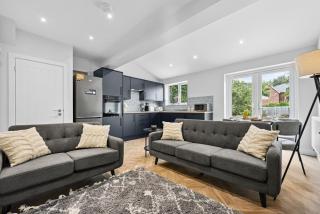 NEW! Sleek & Spacious House by Clarendon Stays, Driveway Parking, WiFi, Smart TV - Allesley - 2