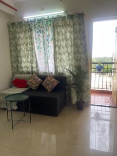 GreenFall 2 - Breezy Big 1BHK flat attach bath - Jāmb - 0