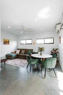 Bright & Modern Booragul Home for Families -  - 3