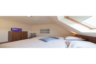 Holiday home with whirlpool and sauna in a quiet area in Zeeland - Colijnsplaat - 2